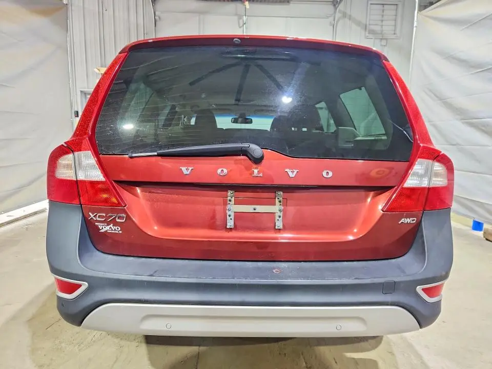 2011 VOLVO XC70 3.2  