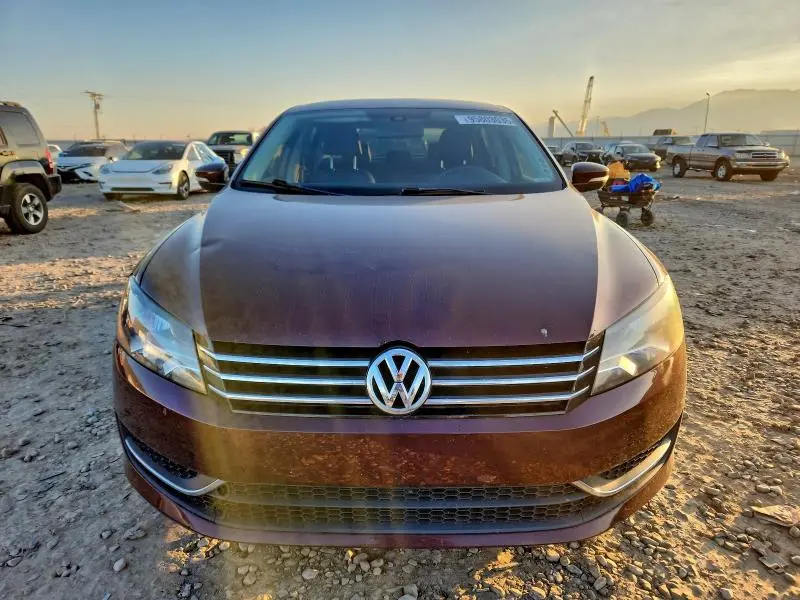 2013 VOLKSWAGEN PASSAT SE  