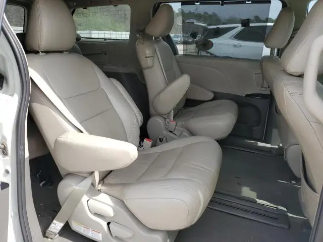 2020 TOYOTA SIENNA LE