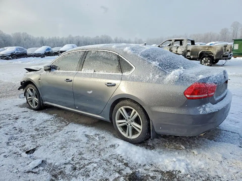 2015 VOLKSWAGEN PASSAT SE  
