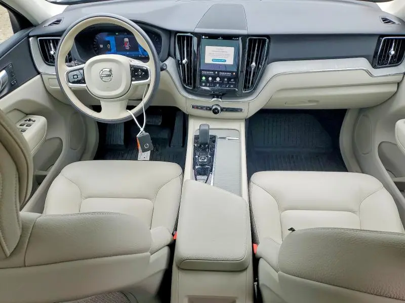 2024 VOLVO XC60 PLUS  