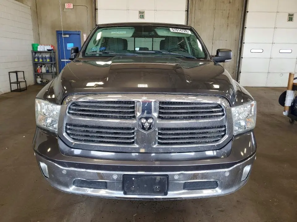 2017 RAM 1500 SLT  