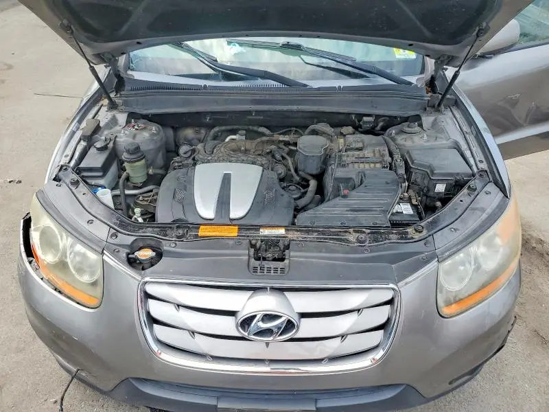 2011 HYUNDAI SANTA FE SE  