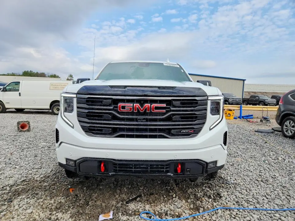 2026 GMC SIERRA K1500 AT4  