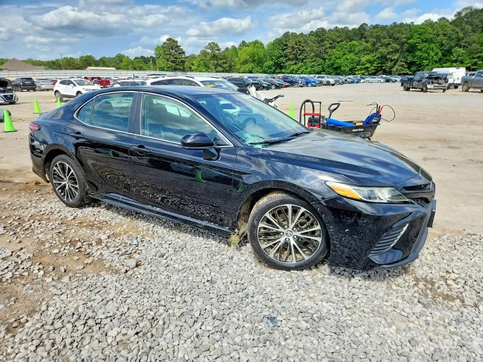 2019 TOYOTA CAMRY SE  