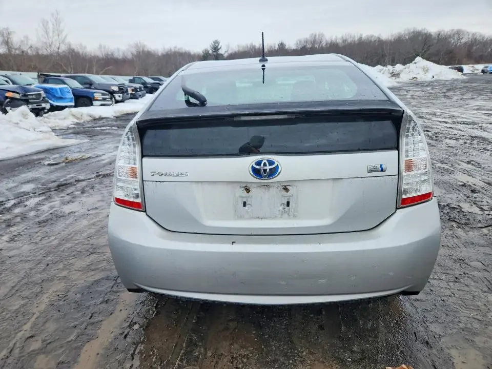 2011 TOYOTA PRIUS THREE  