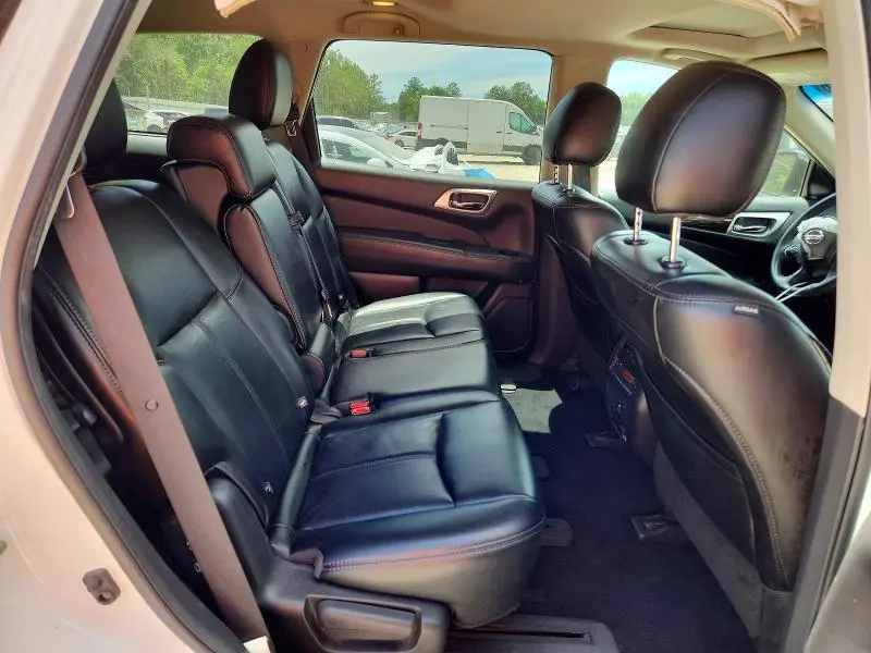 2016 NISSAN PATHFINDER SL  