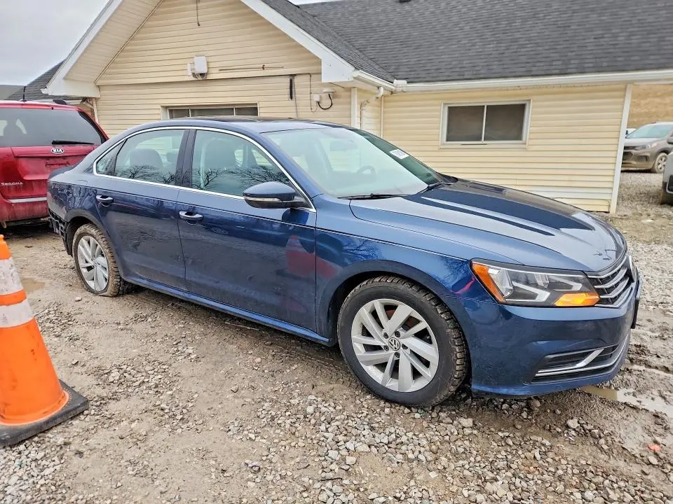 2018 VOLKSWAGEN PASSAT SE  