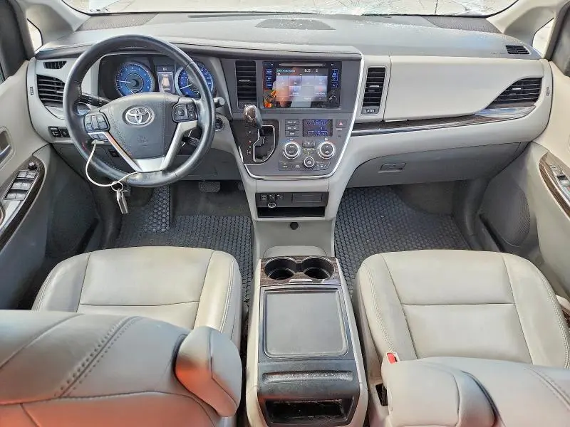 2015 TOYOTA SIENNA XLE 8-PASSENGER  