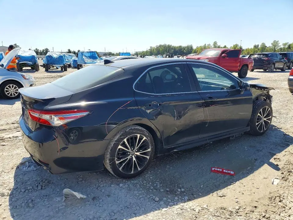 2019 TOYOTA CAMRY SE  