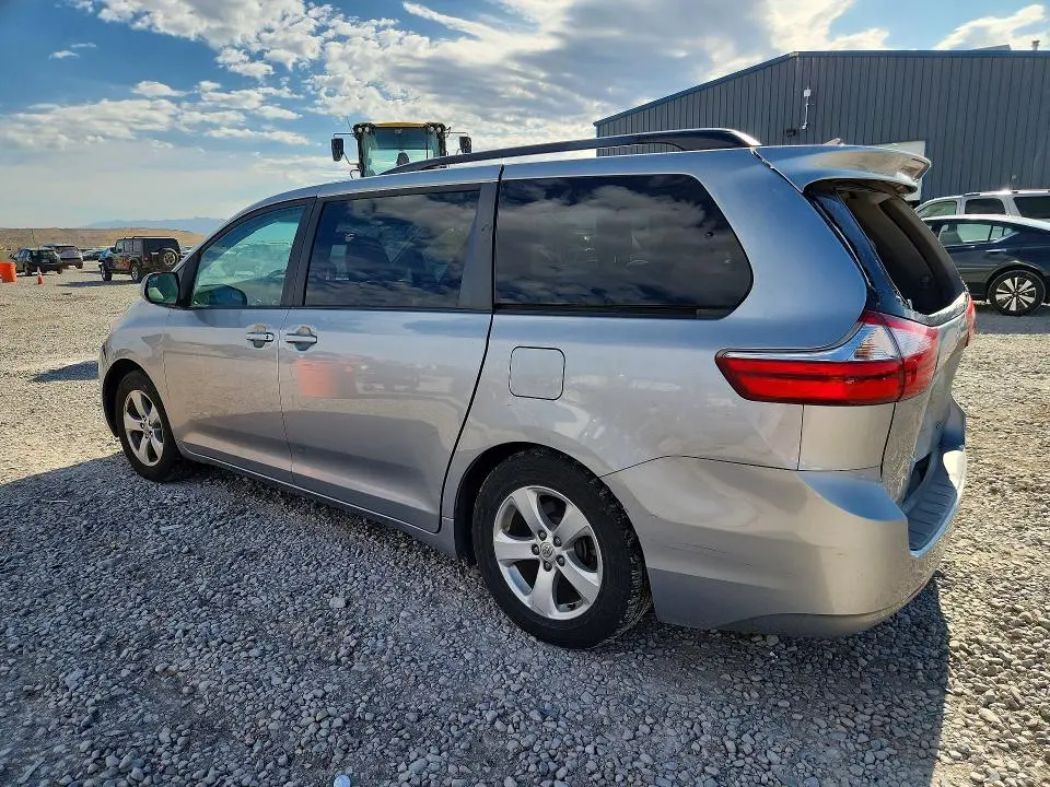 2015 TOYOTA SIENNA LE  