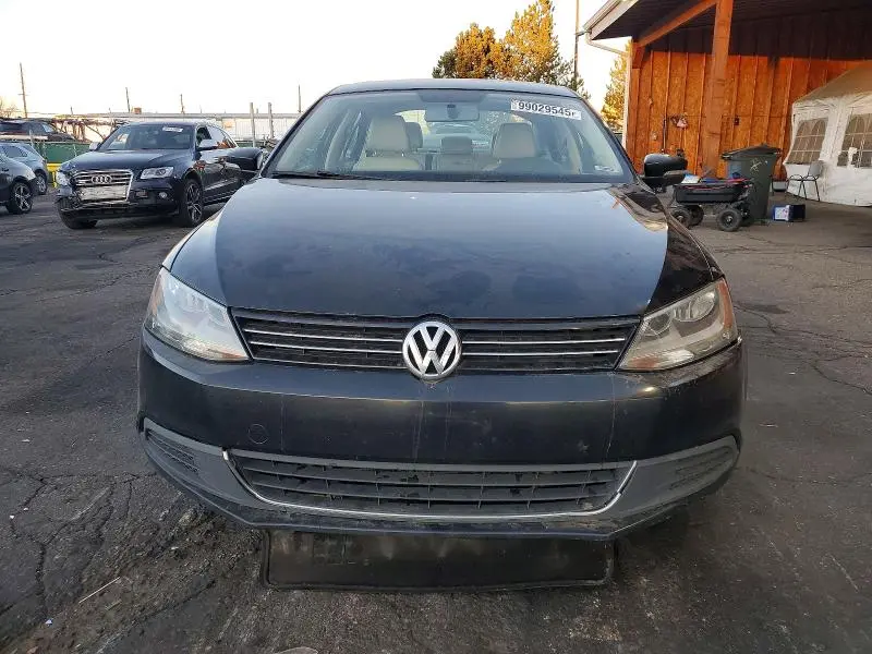 2013 VOLKSWAGEN JETTA SE  