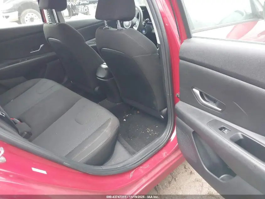 2022 HYUNDAI ELANTRA SE