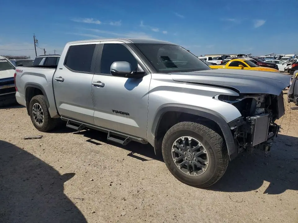 2025 TOYOTA TUNDRA CREWMAX SR  
