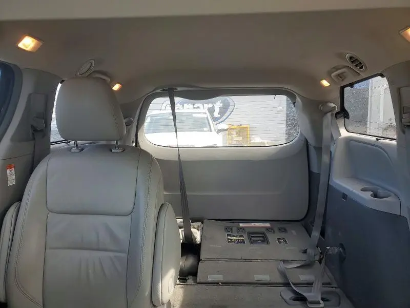 2017 TOYOTA SIENNA XLE PREMIUM 7-PASSENGER  