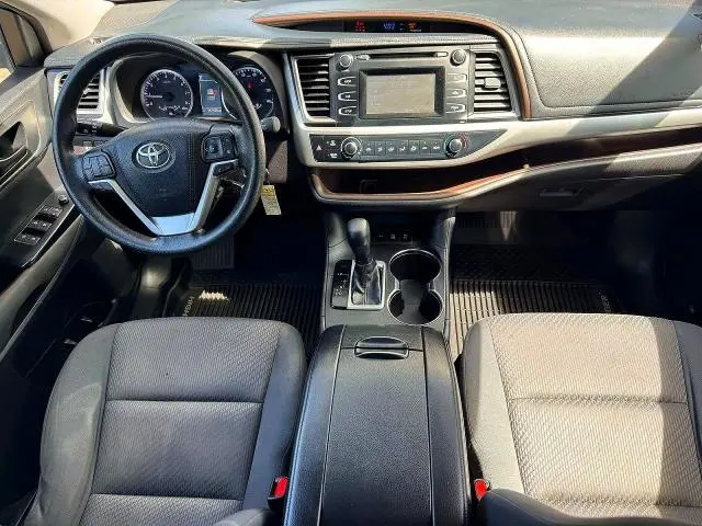 2017 TOYOTA HIGHLANDER LE  
