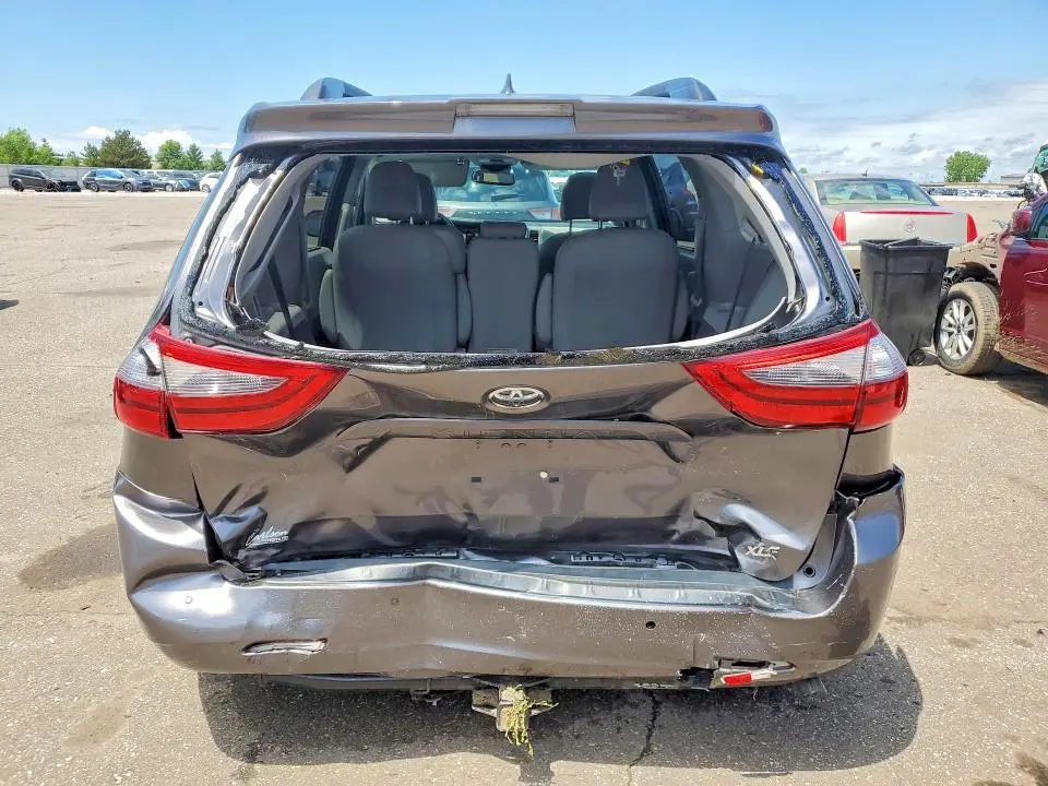 2020 TOYOTA SIENNA XLE 8-PASSENGER  
