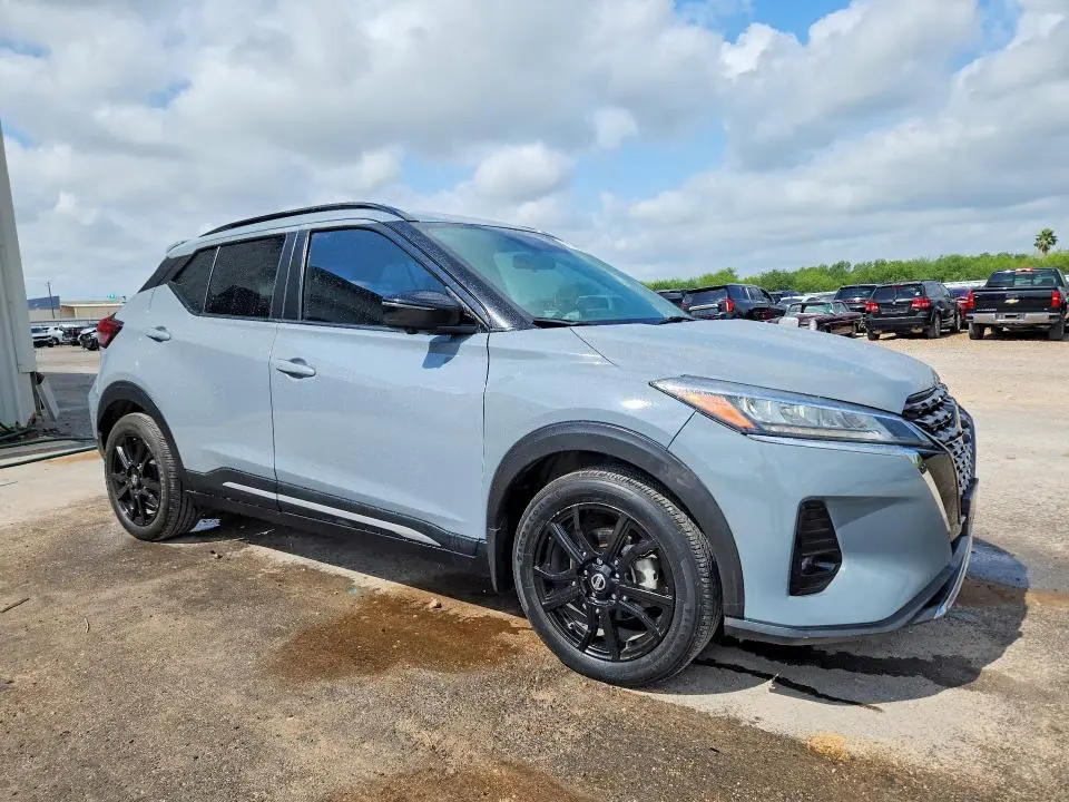 2021 NISSAN KICKS SR  