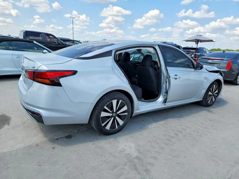 2022 NISSAN ALTIMA SV  
