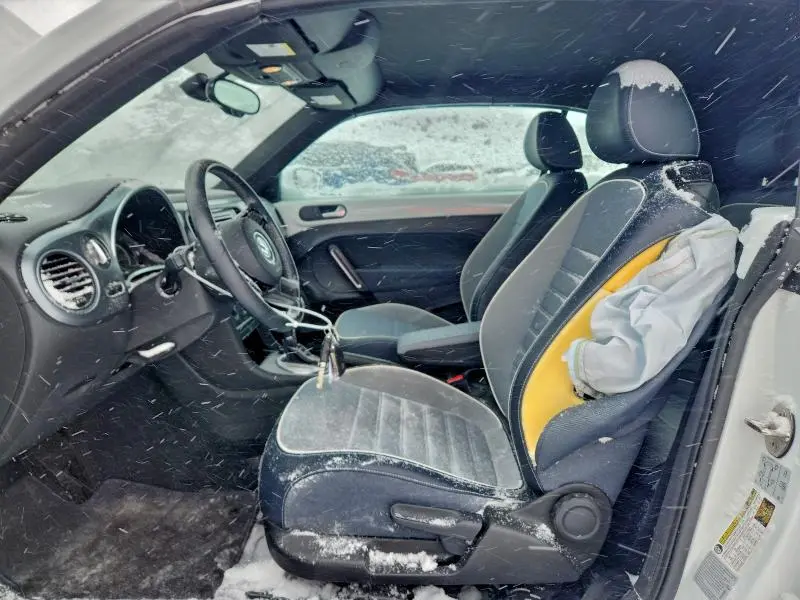 2016 VOLKSWAGEN BEETLE S/SE  