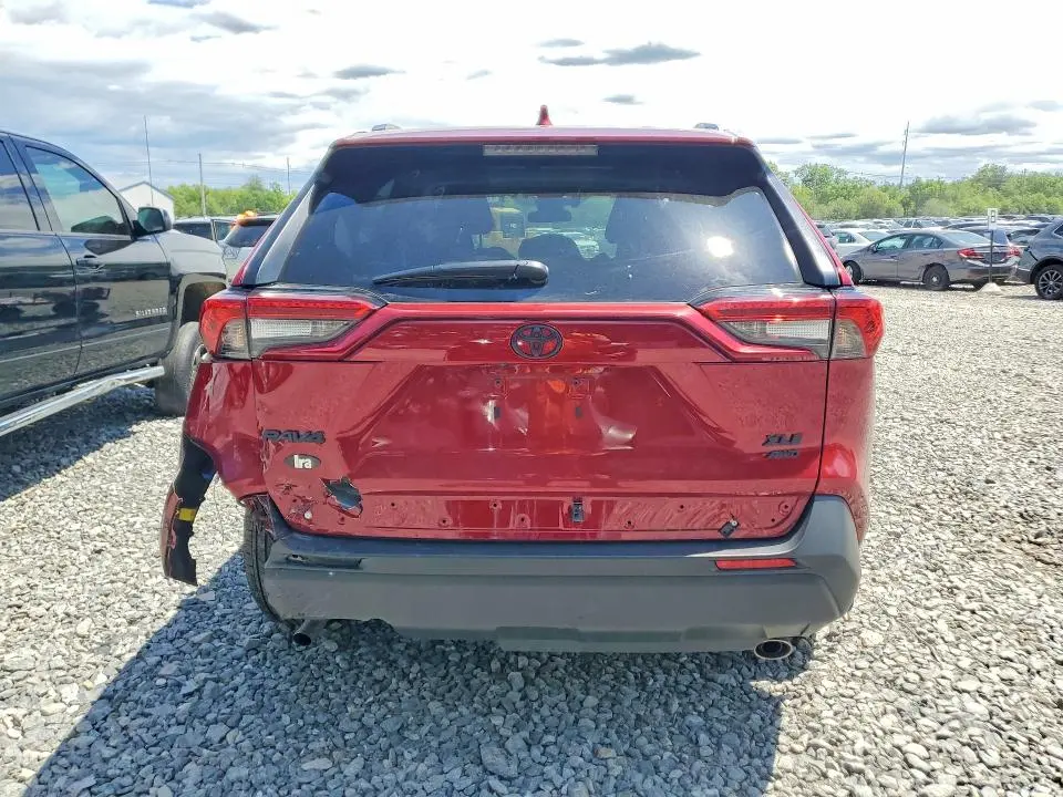 2025 TOYOTA RAV4 XLE  
