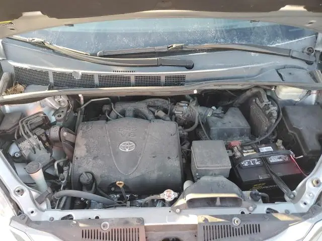 2017 TOYOTA SIENNA LE  