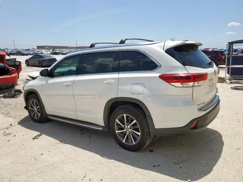 2018 TOYOTA HIGHLANDER SE  