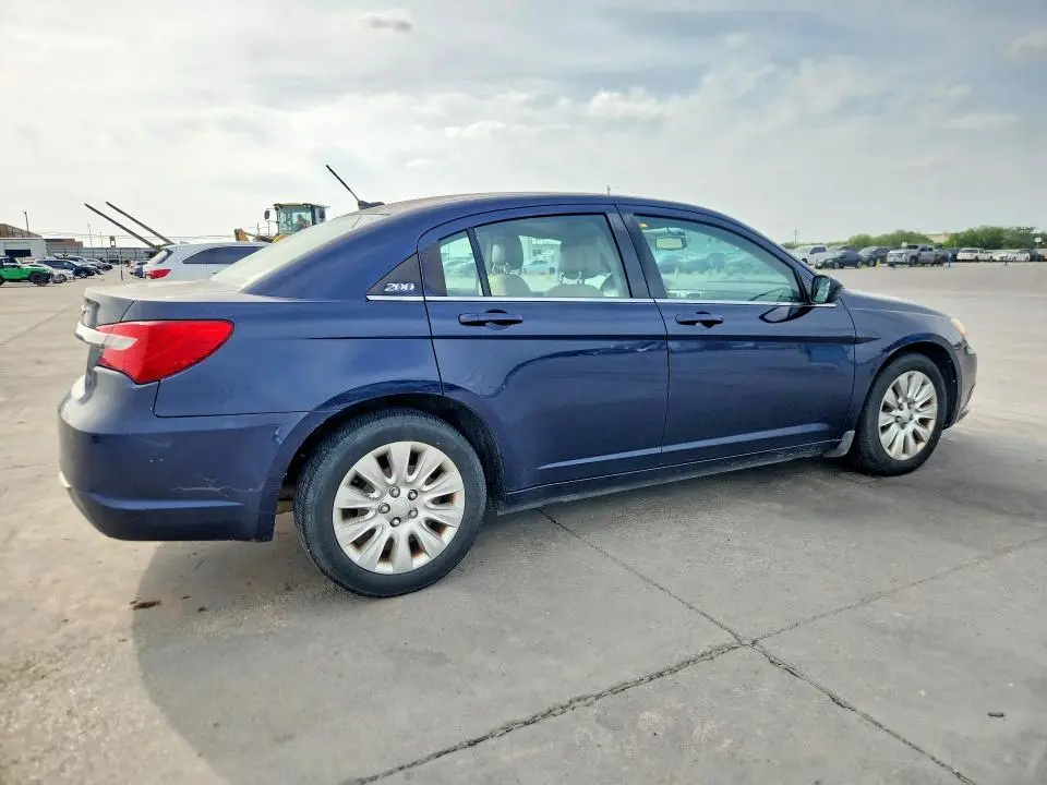 2013 CHRYSLER 200 LX  