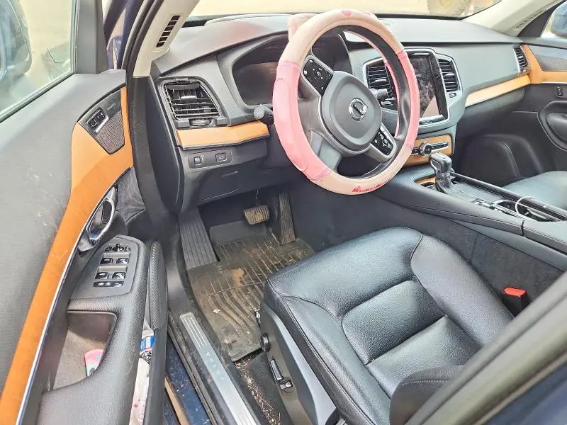 2022 VOLVO XC90 T6 MOMENTUM  