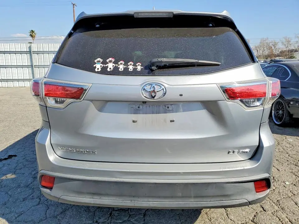 2016 TOYOTA HIGHLANDER LE  