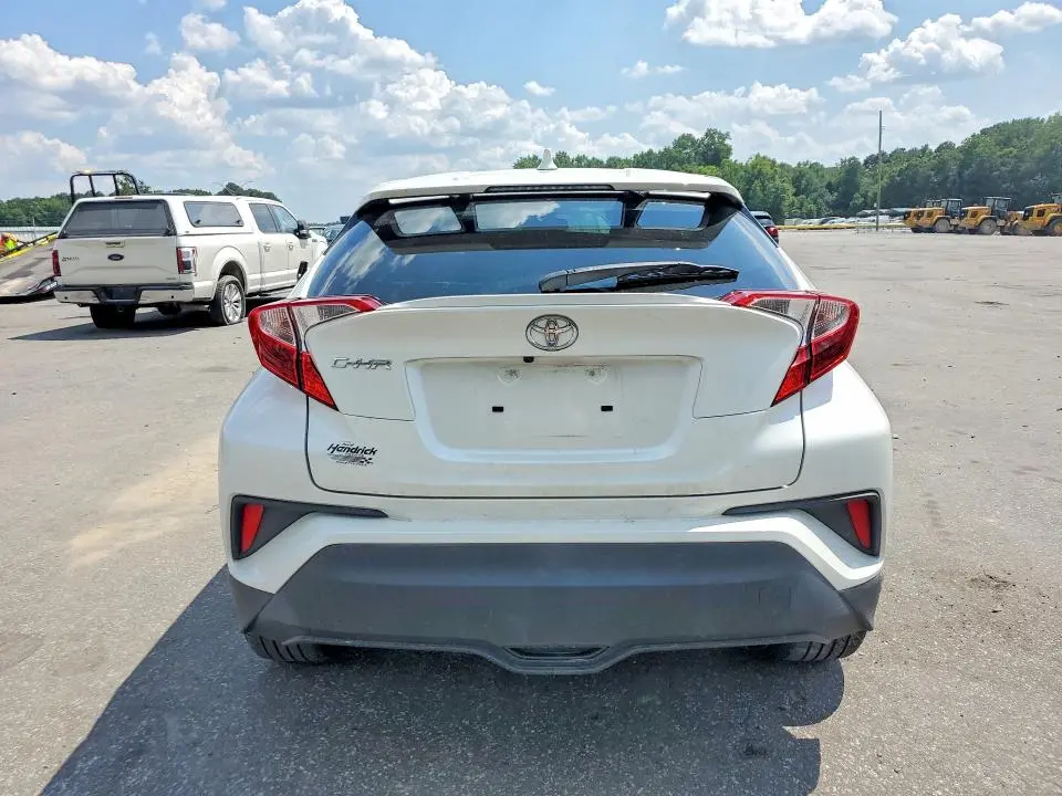 2020 TOYOTA C-HR XLE  