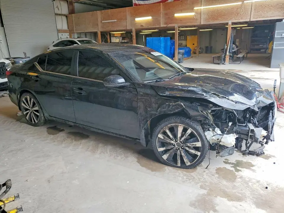 2019 NISSAN ALTIMA SR  