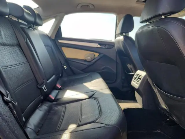 2013 VOLKSWAGEN PASSAT SE  
