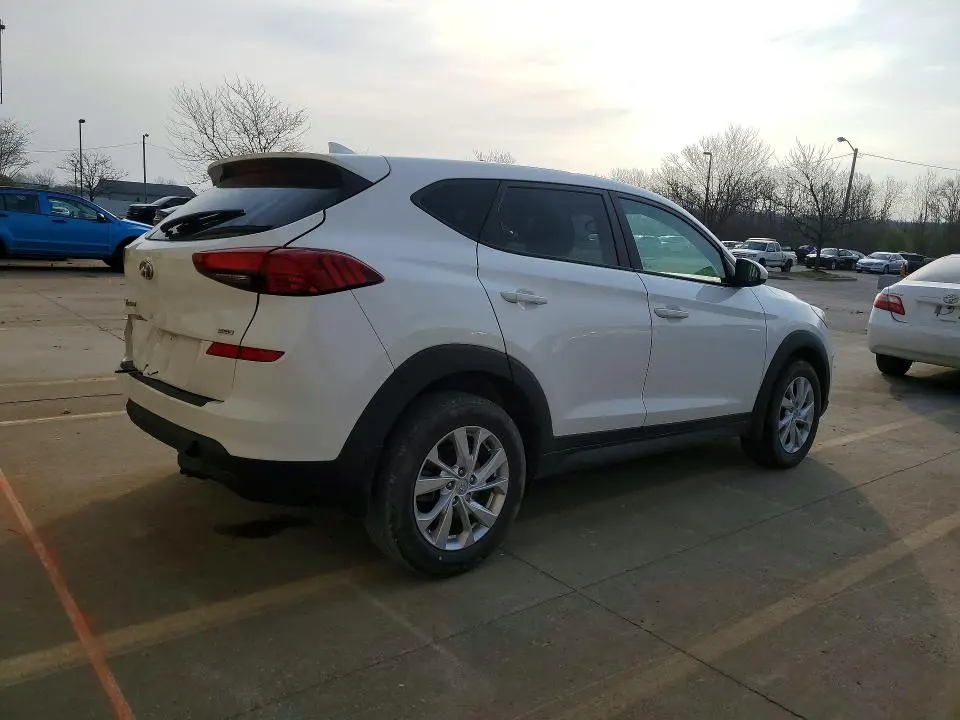2021 HYUNDAI TUCSON SE  