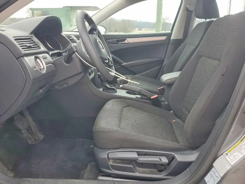 2017 VOLKSWAGEN PASSAT S  