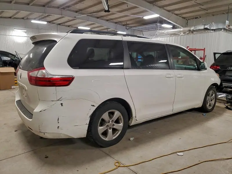 2016 TOYOTA SIENNA LE  