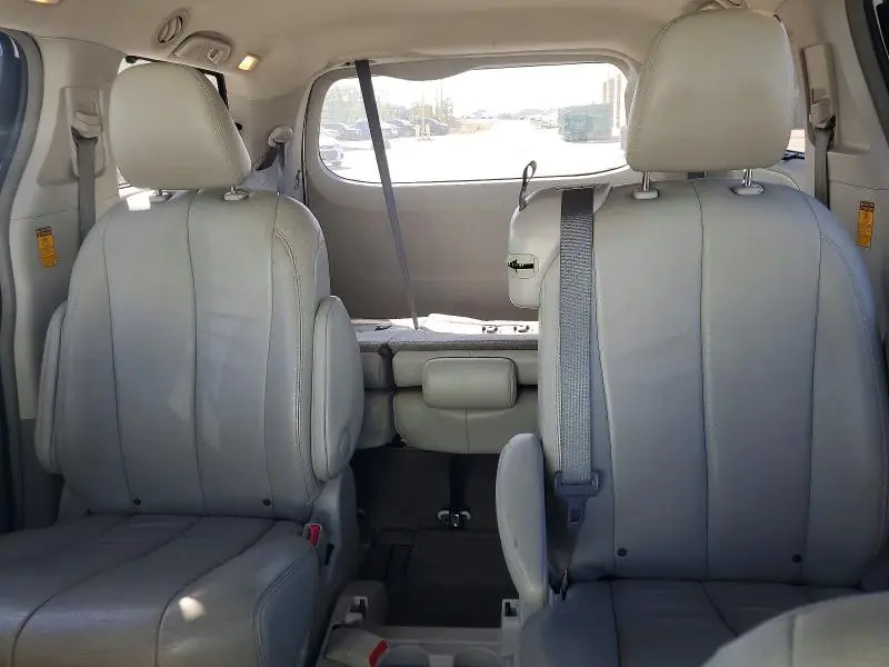 2014 TOYOTA SIENNA XLE 8-PASSENGER  