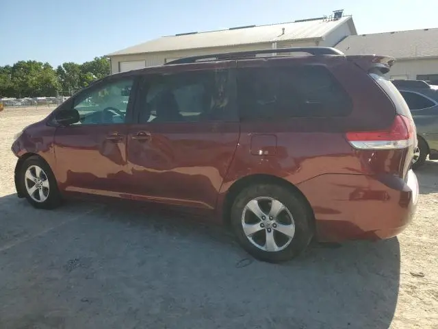 2013 TOYOTA SIENNA LE  