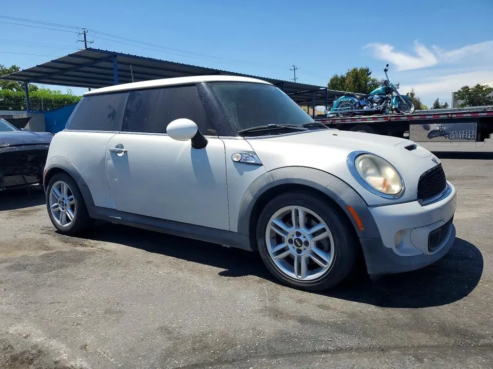 2011 MINI COOPER S  