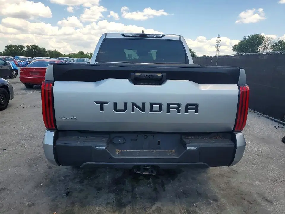 2024 TOYOTA TUNDRA SR5  