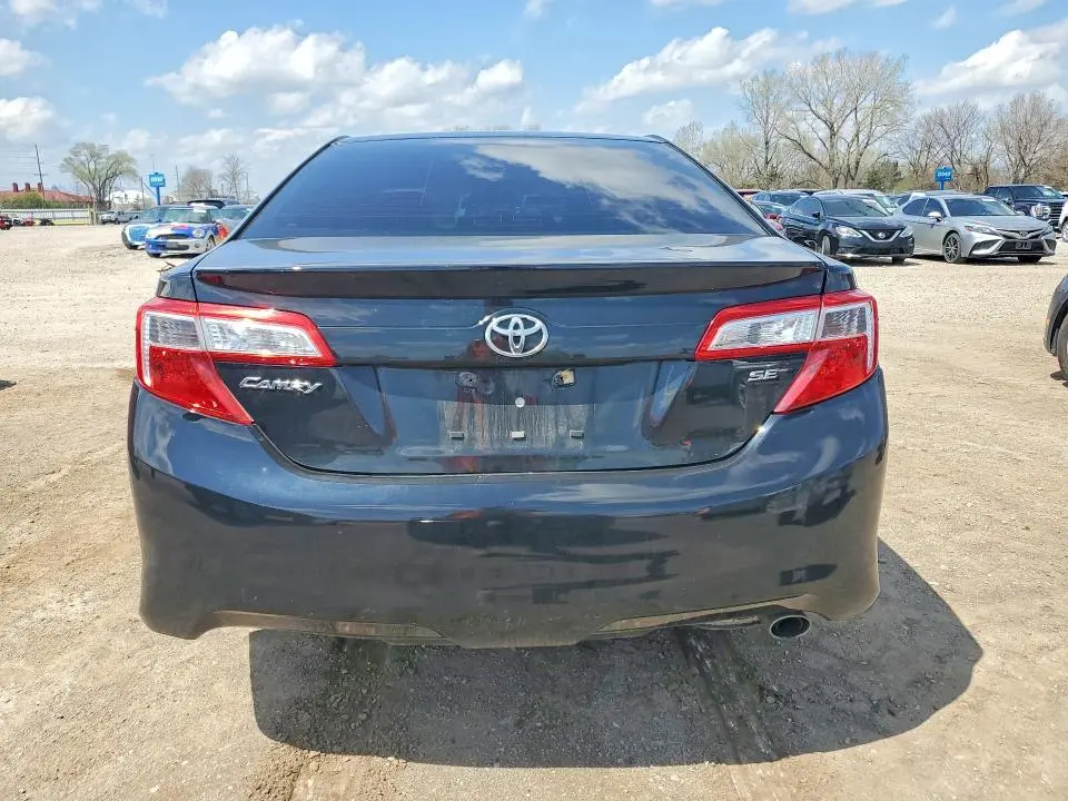 2013 TOYOTA CAMRY SE  