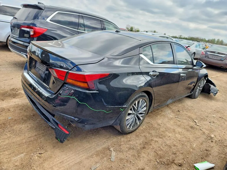 2023 NISSAN ALTIMA SV  