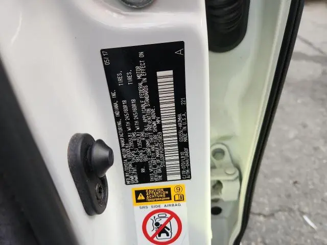 2017 TOYOTA HIGHLANDER SE  