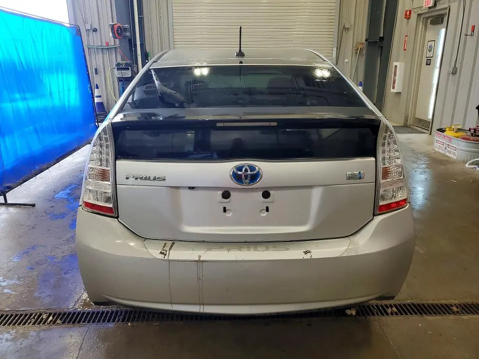2010 TOYOTA PRIUS III  