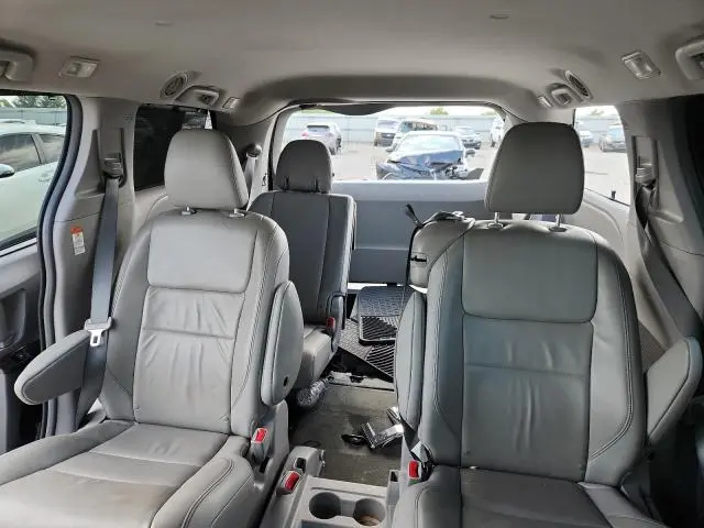 2015 TOYOTA SIENNA XLE  