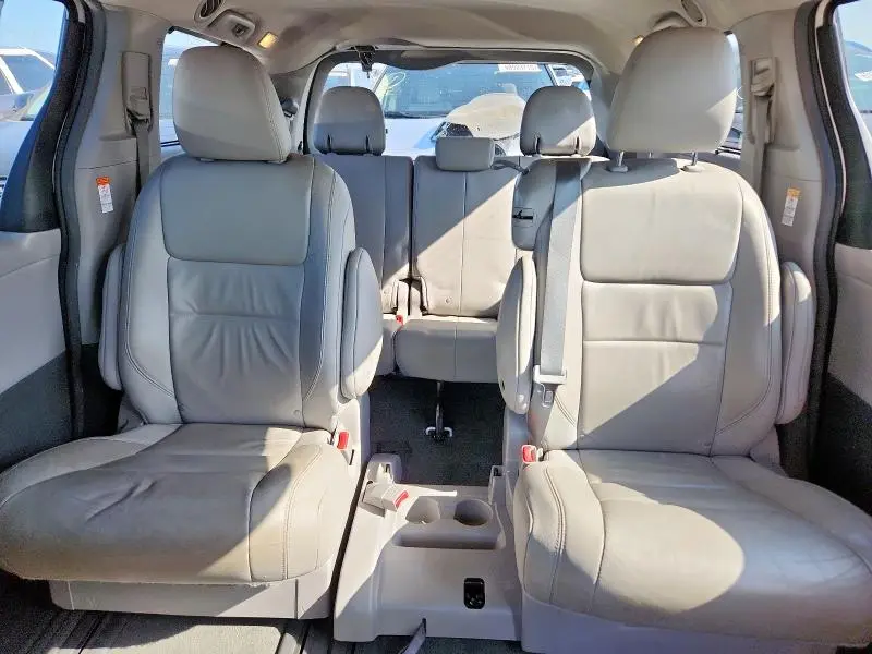 2015 TOYOTA SIENNA XLE  