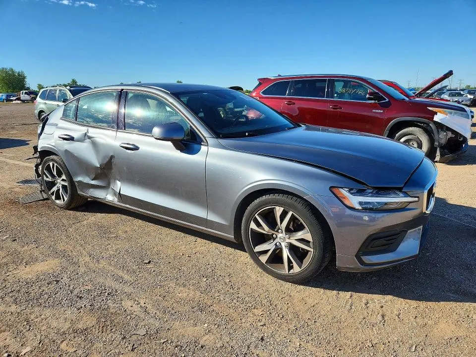 2020 VOLVO S60 T6 MOMENTUM  