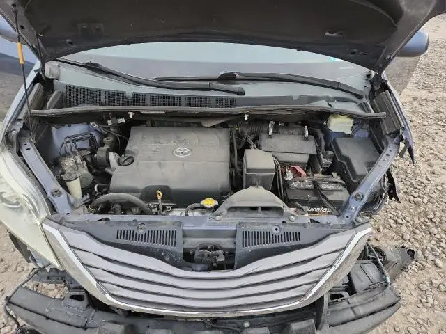 2015 TOYOTA SIENNA XLE  