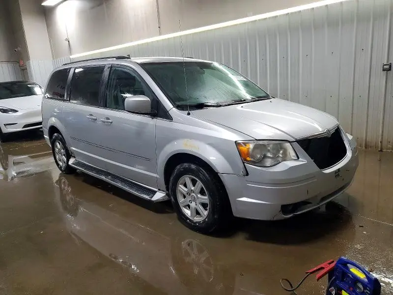 2010 CHRYSLER TOWN & COUNTRY TOURING  