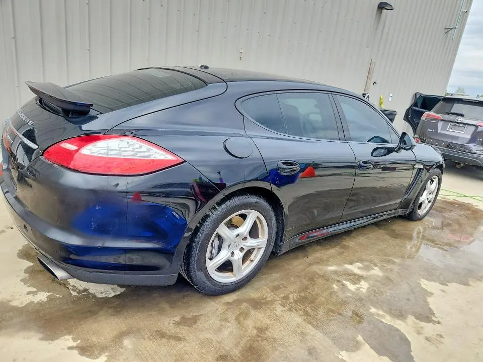 2011 PORSCHE PANAMERA 2  